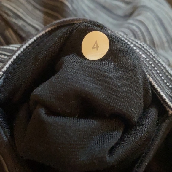 Lululemon Gather & Crow ll Cropped Leggings Sz 4 - Picture 9 of 9